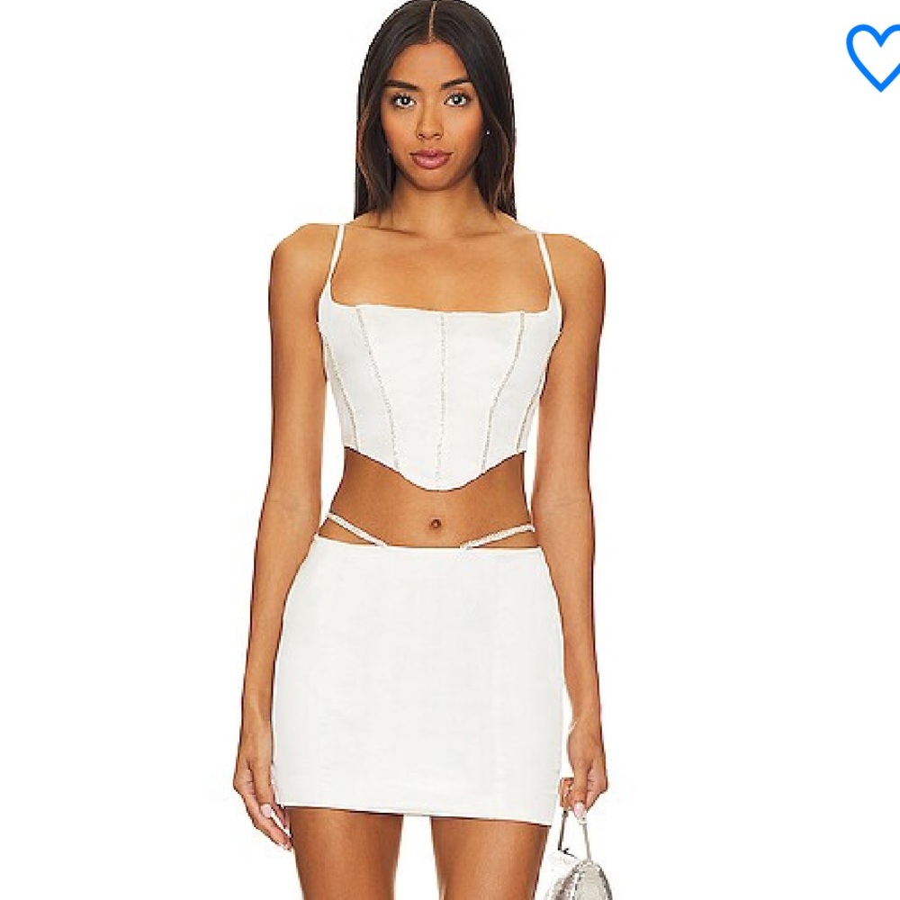 Elegant White Mini Skirt